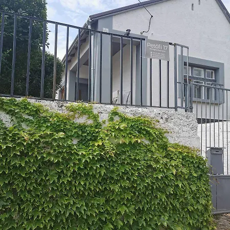 Petőfi 17 Casa de Férias *